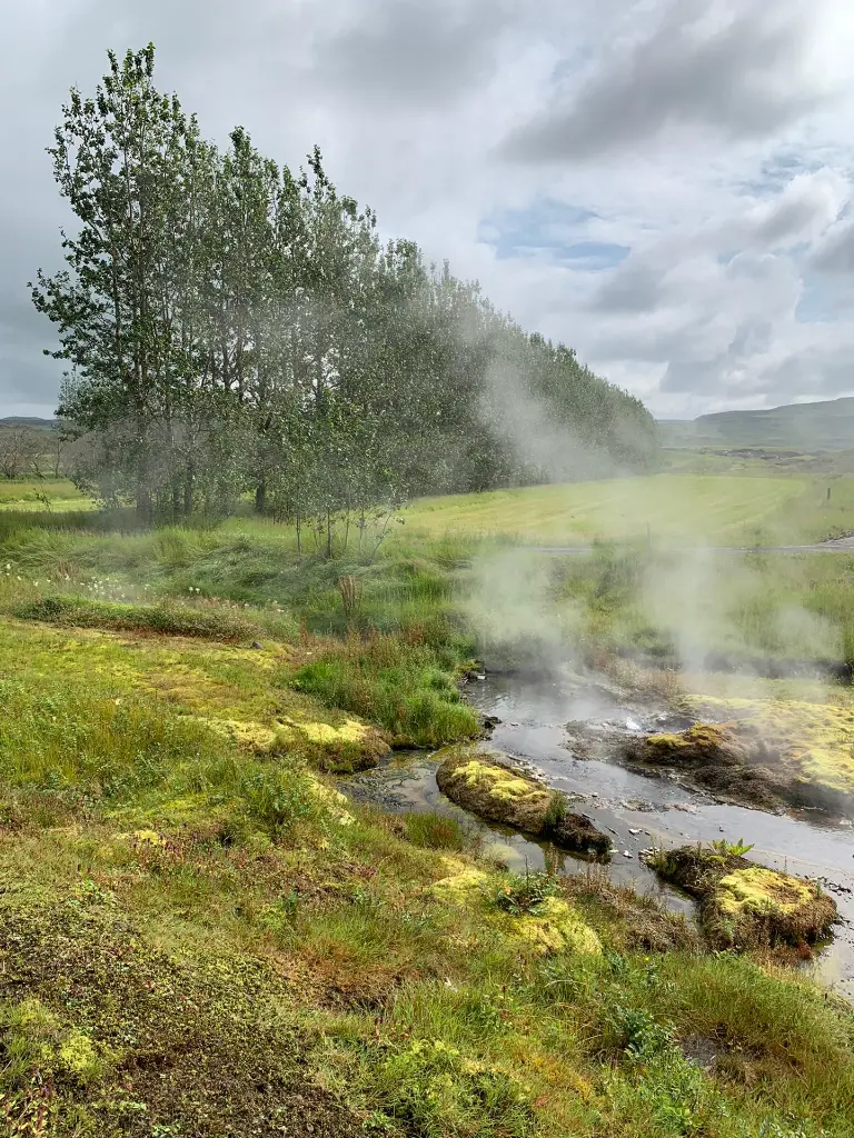 lheurebleue-la femmedubanc-secretlagoon-inspiration1.webp