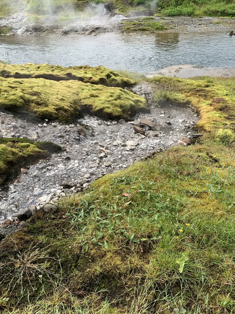 lheurebleue-la femmedubanc-secretlagoon-inspiration2.webp