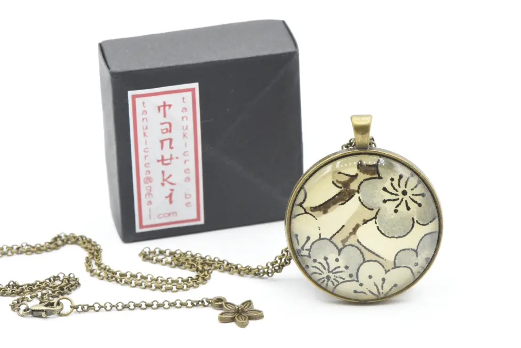 Médaillon sur chaîne "TANUKI"
