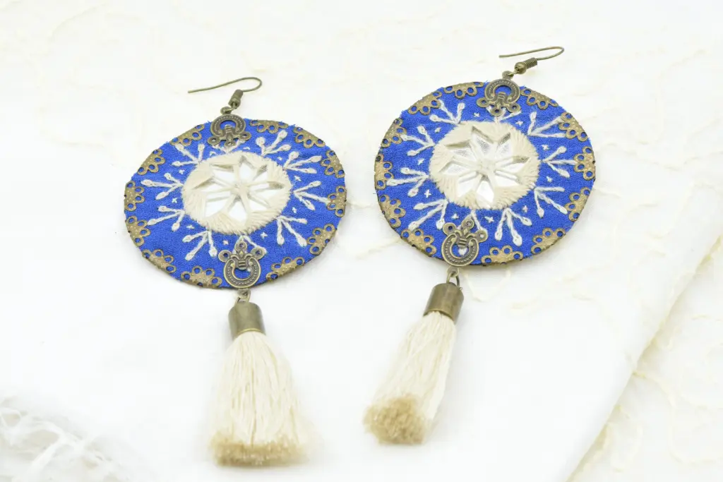 B.O. "MIM" Maryam Moqise - gd rd bleue