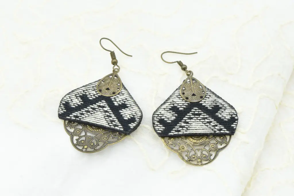 B.O. "MIM" Maryam Moqise pte losange noir  & blanc