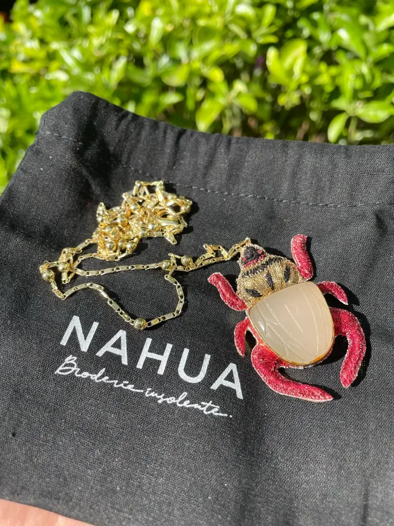 Pendentif sur chaîne "TANTRA"