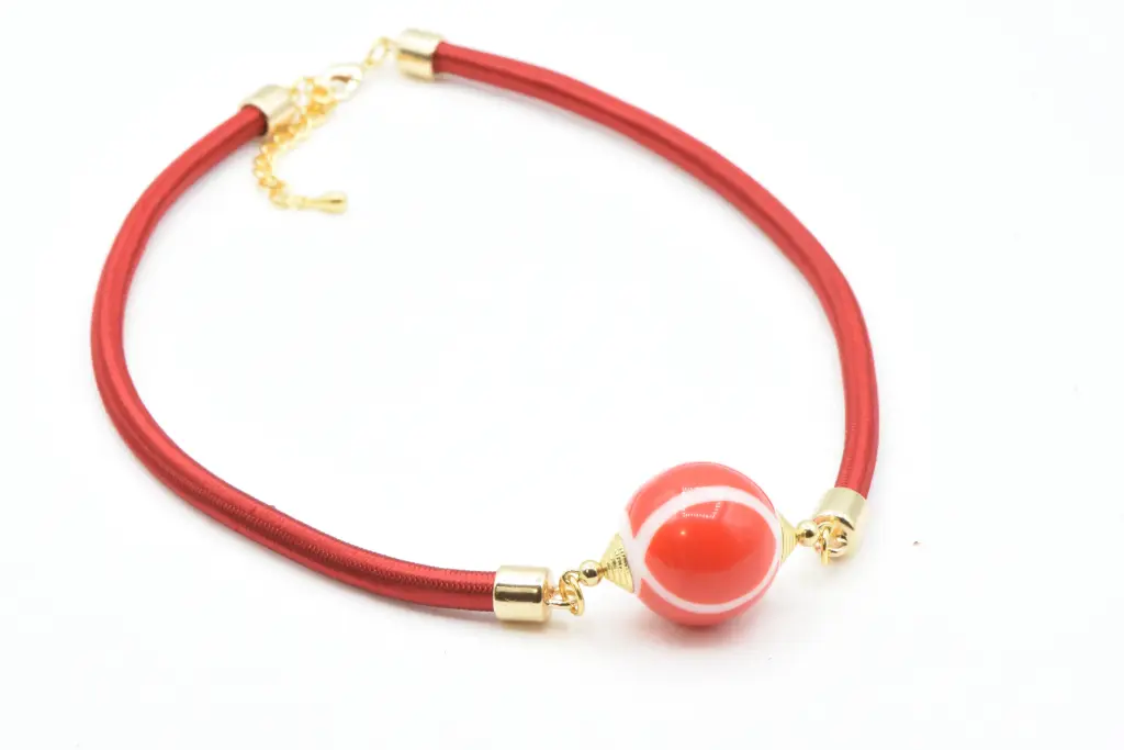 Collier résine "REBEL" rouge