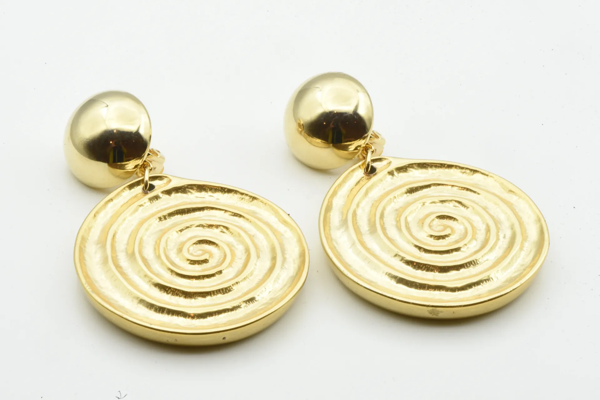 BO clip "CALI" by Francine Bramli