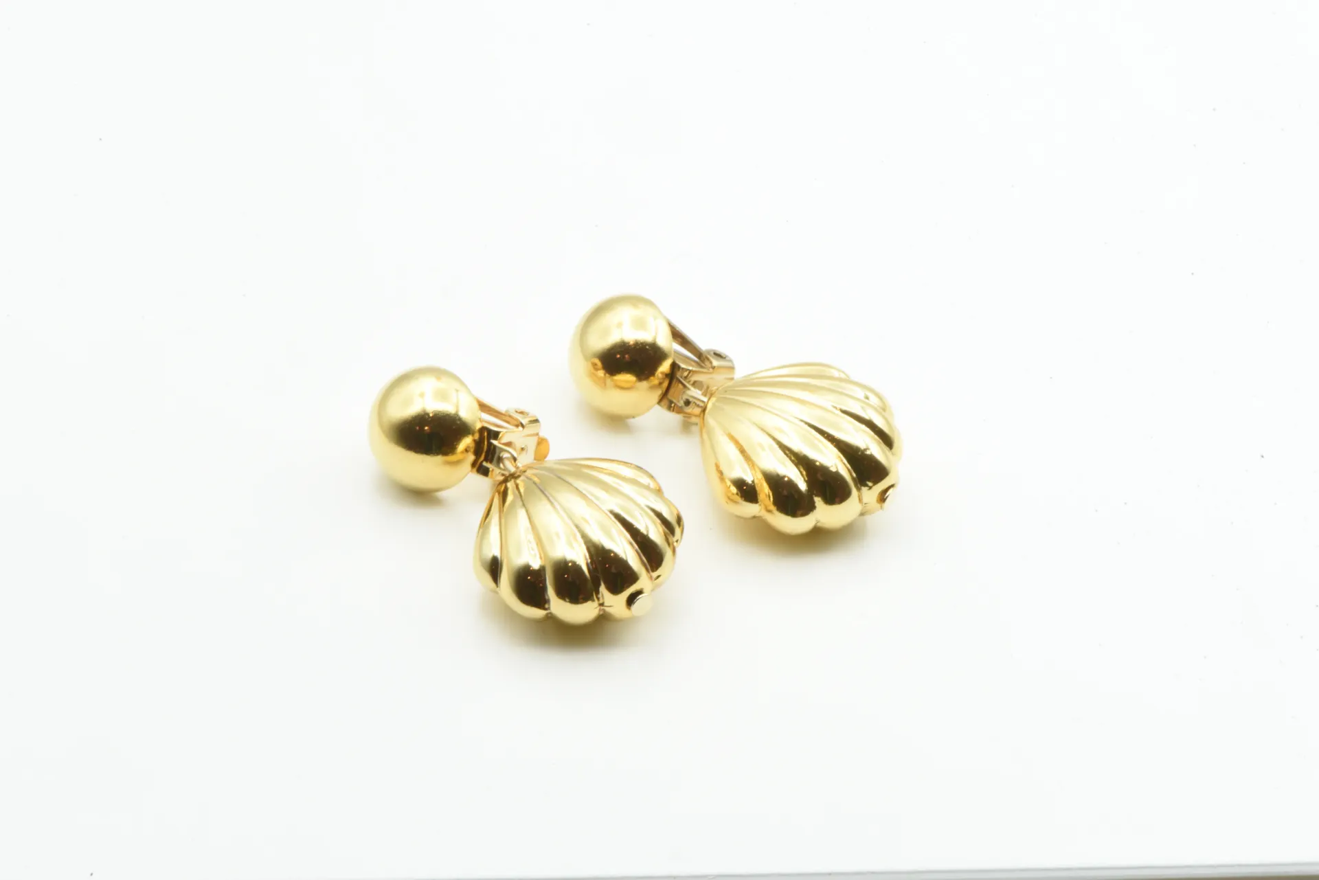 BO clip "DORE" by Francine Bramli