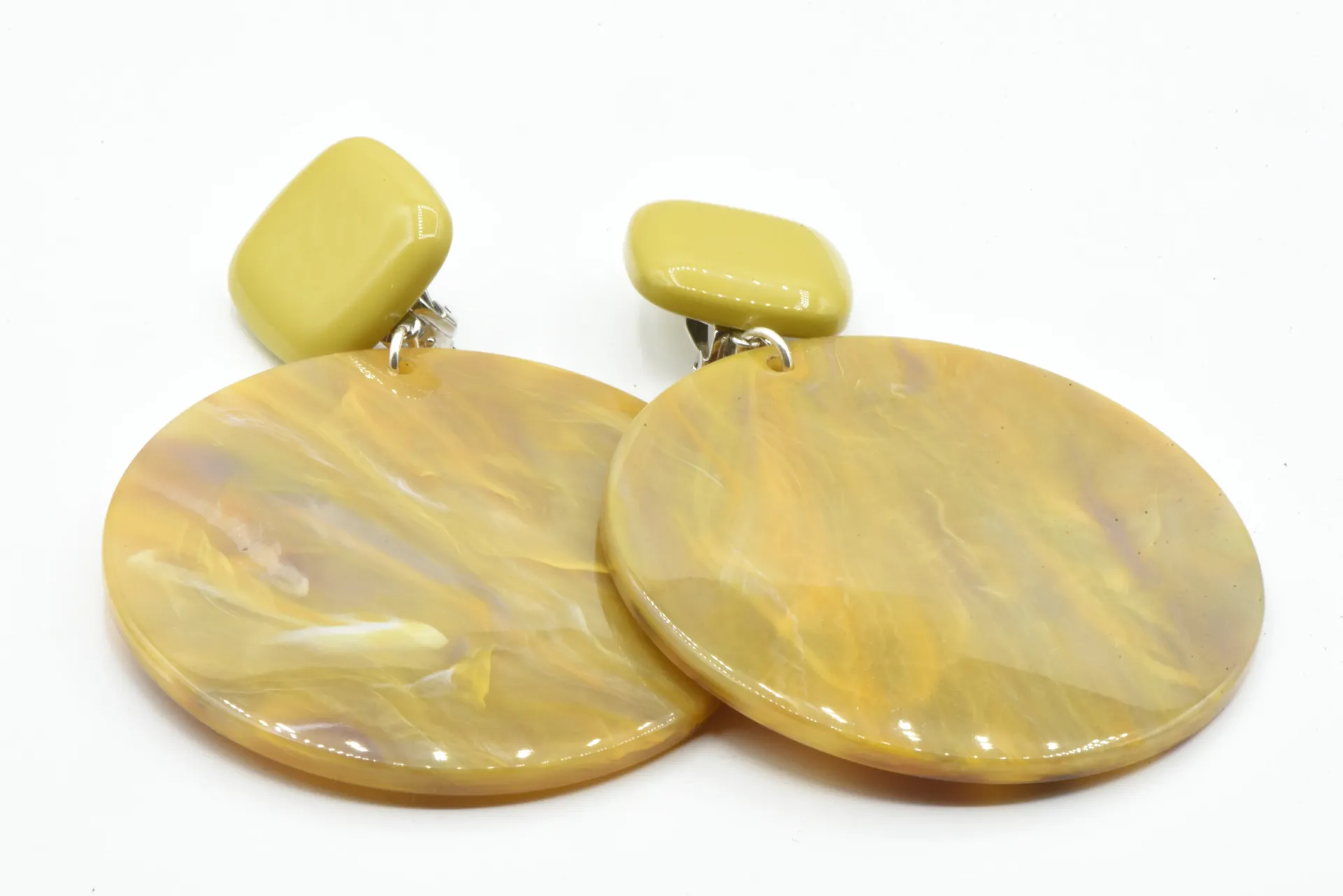 BO clip "RAINBOW" by Francine Bramli