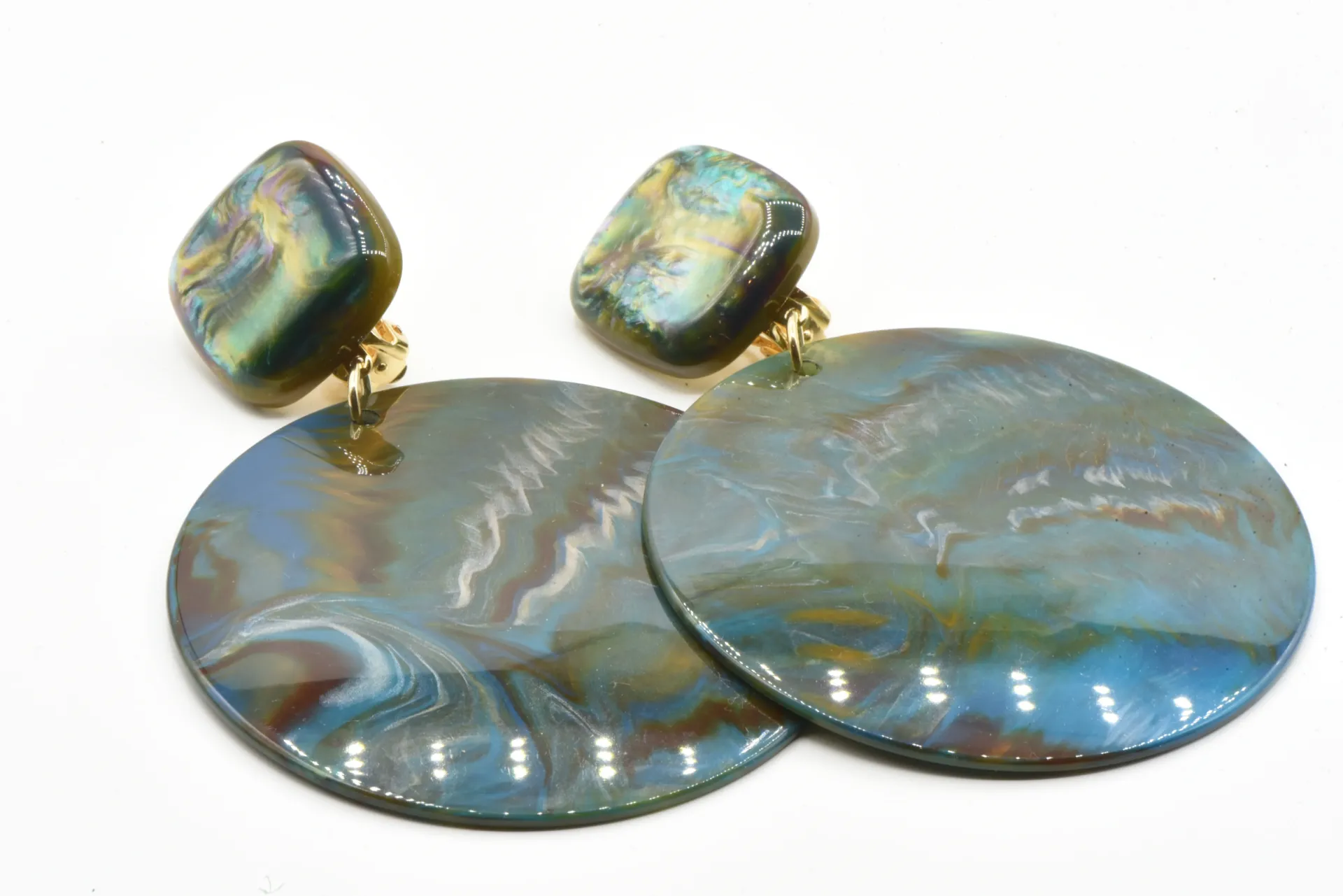 BO clip "RAINBOW" by Francine Bramli