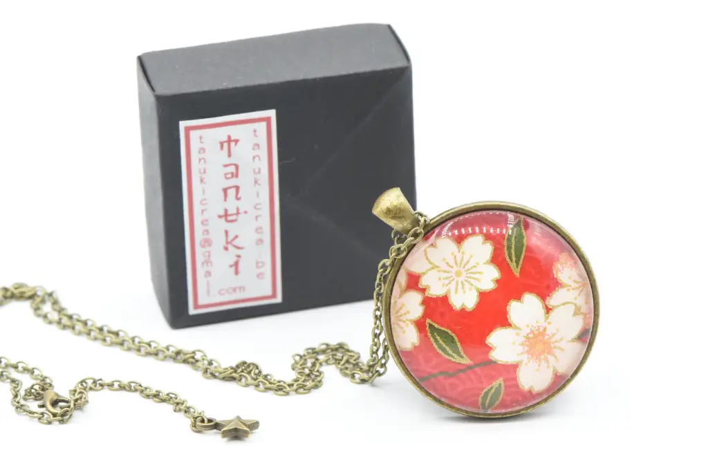 Médaillon sur chaîne "TANUKI"