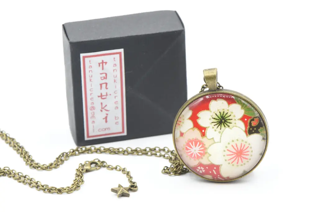 Médaillon sur chaîne "TANUKI"