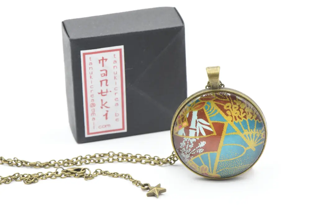 Médaillon sur chaîne "TANUKI"