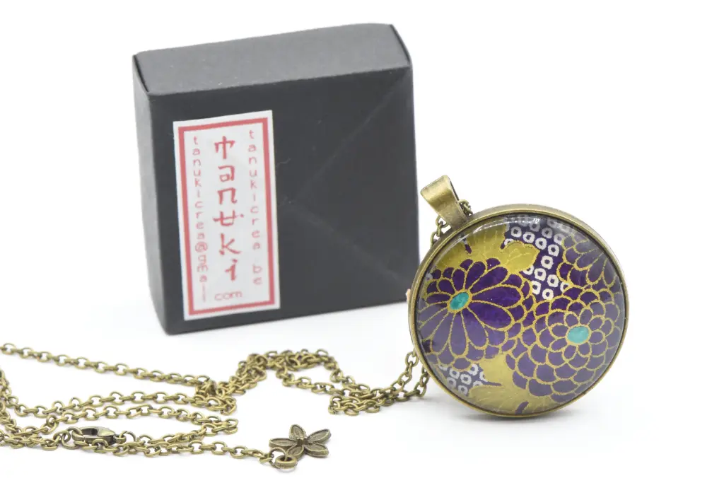 Médaillon sur chaîne "TANUKI"