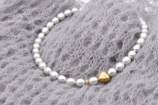 Collier de perle - "HEART" gris