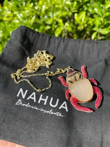 Pendentif sur chaîne "TANTRA"
