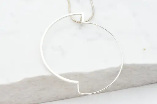 Pendentif sur chaîne "KELIM"