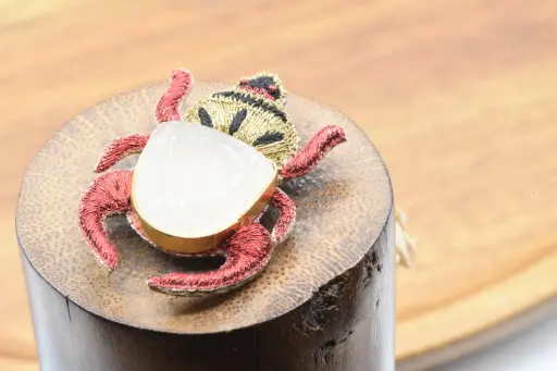 Broche "TANTRA" rouge